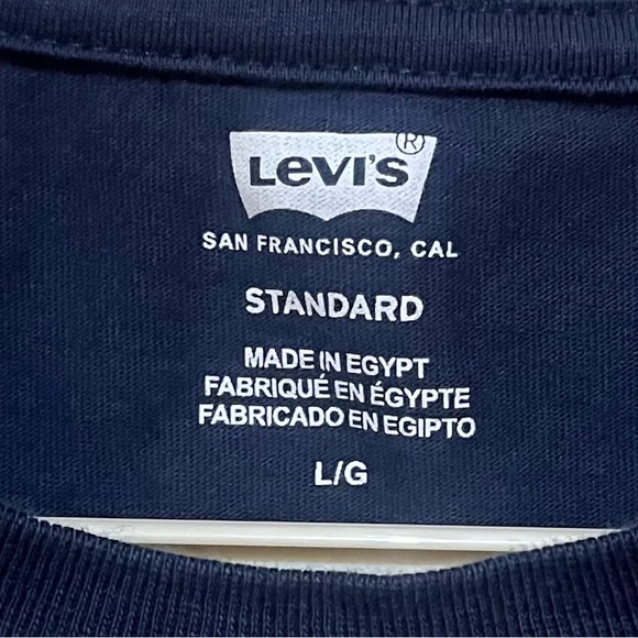 Levi's Men's Dark Blue Tee with Red Logo, Size M / L - Picture 3 of 4